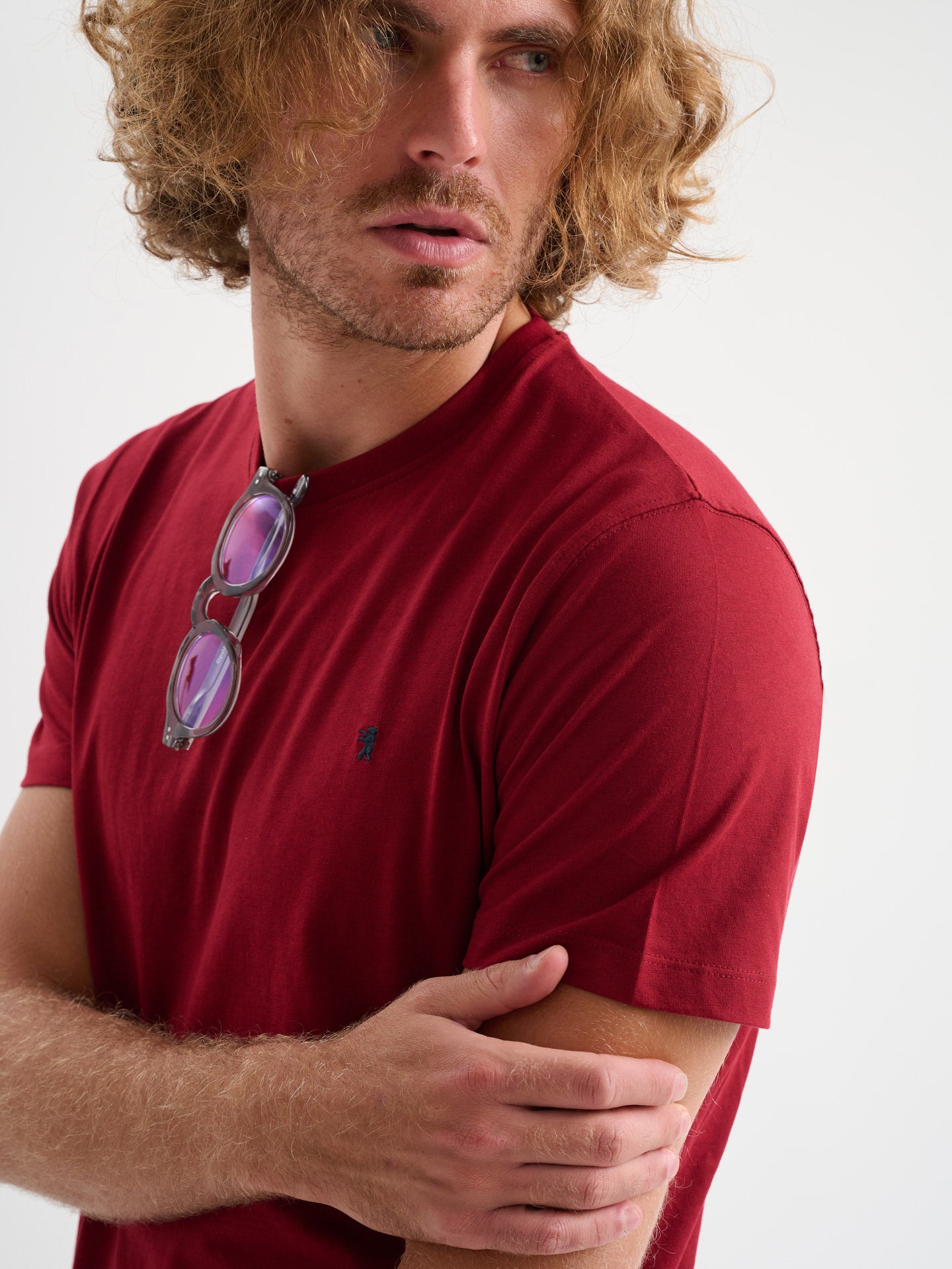 T-SHIRT A MANICHE CORTE