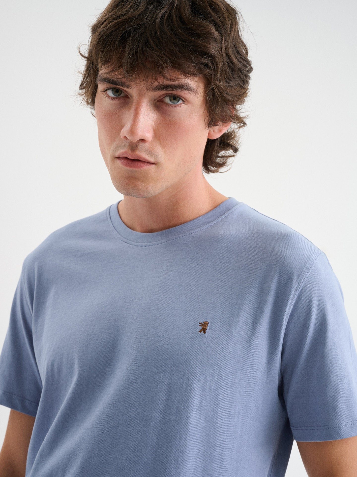 T-SHIRT A MANICHE CORTE