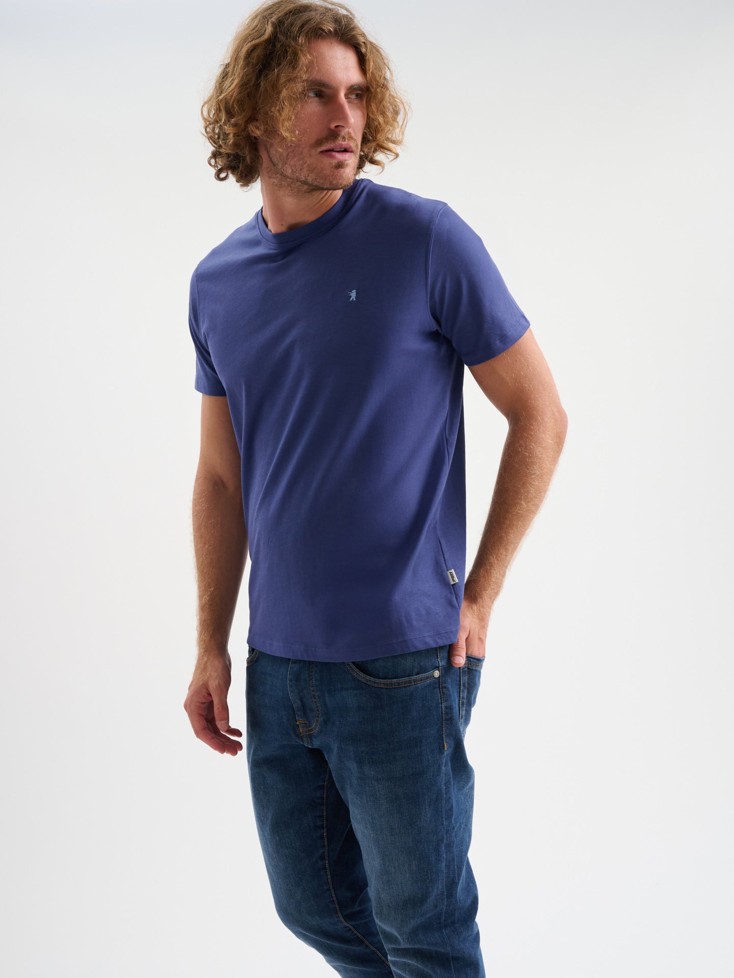 T-SHIRT A MANICHE CORTE