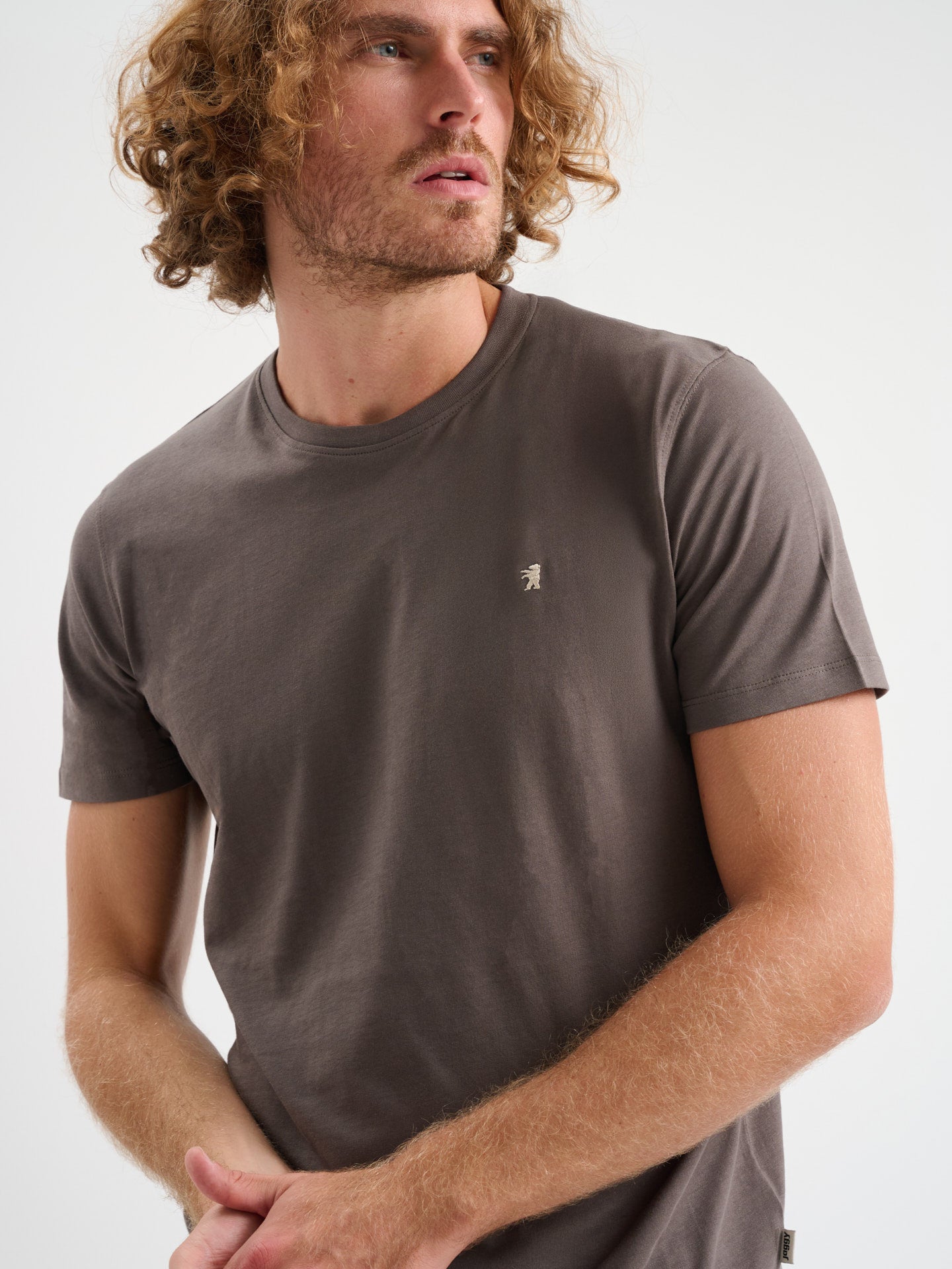 T-SHIRT A MANICHE CORTE