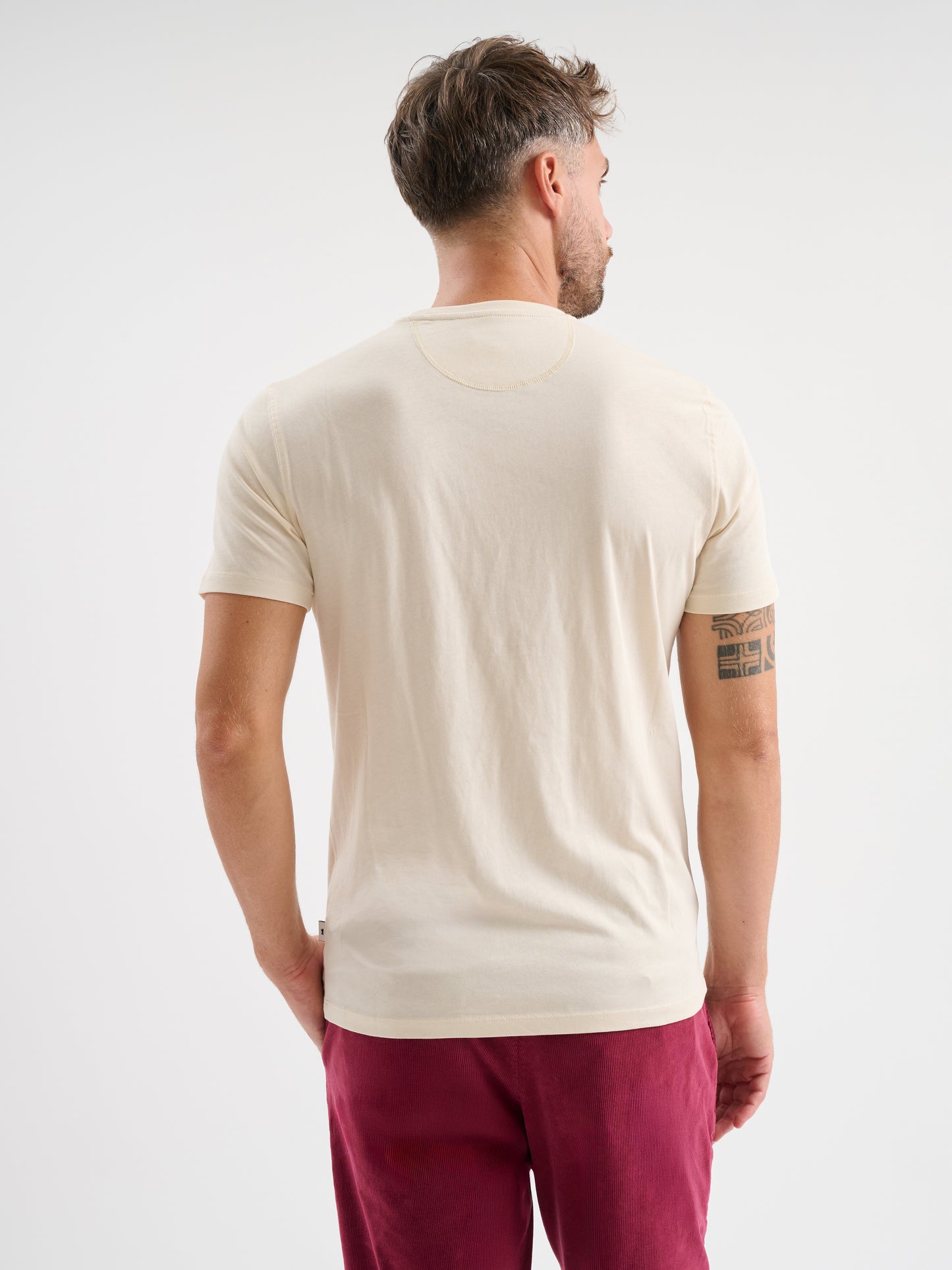 T-SHIRT A MANICHE CORTE
