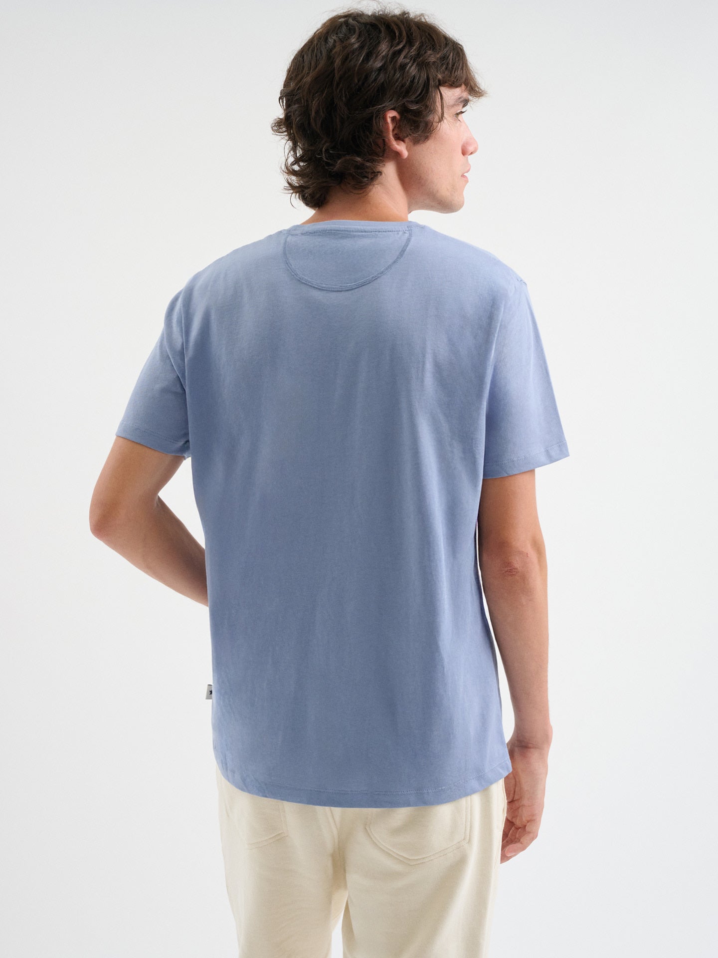 T-SHIRT A MANICHE CORTE