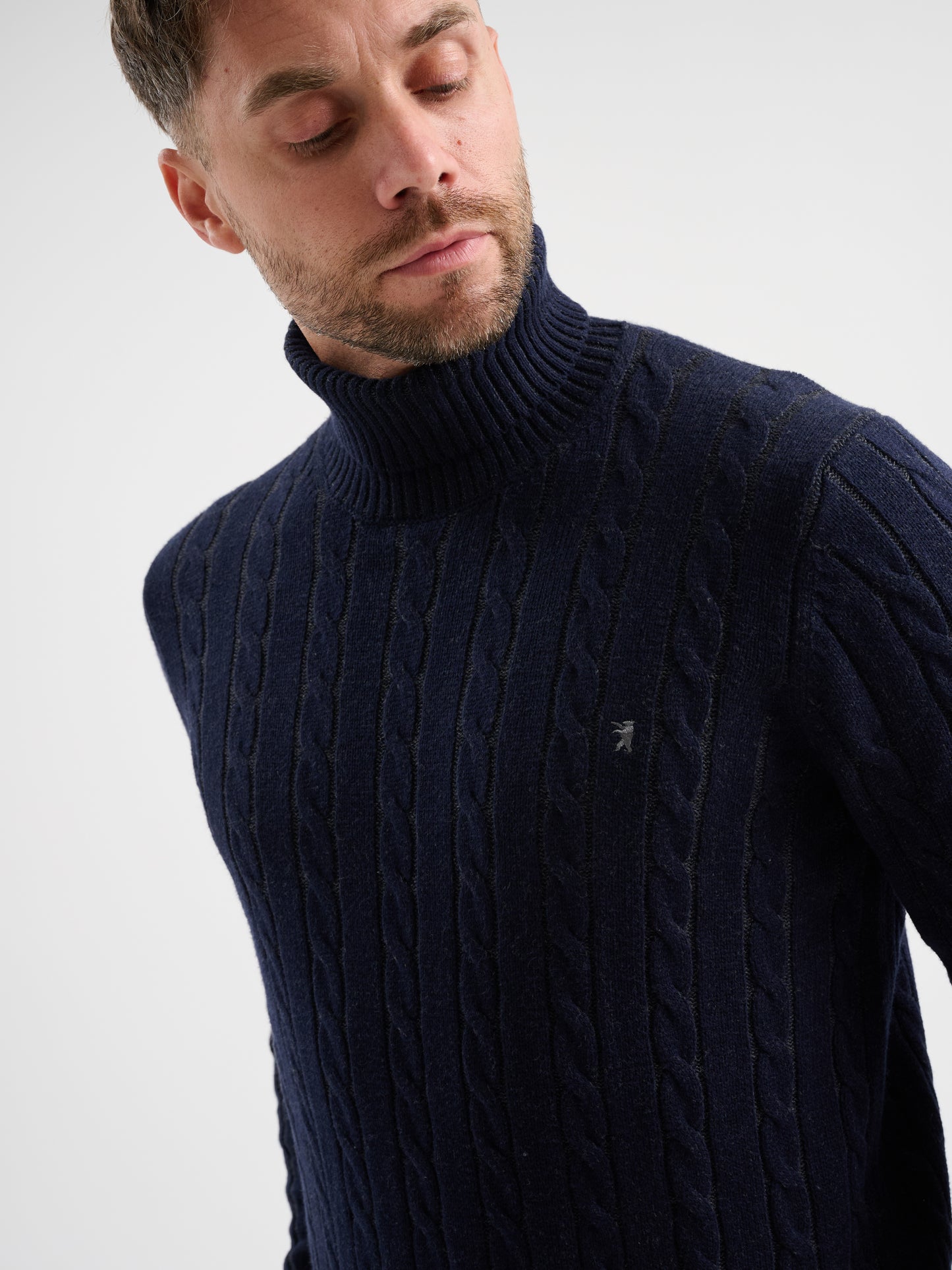 Maglia a collo alto in treccia