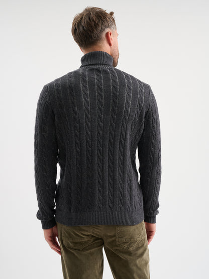 Maglia a collo alto in treccia