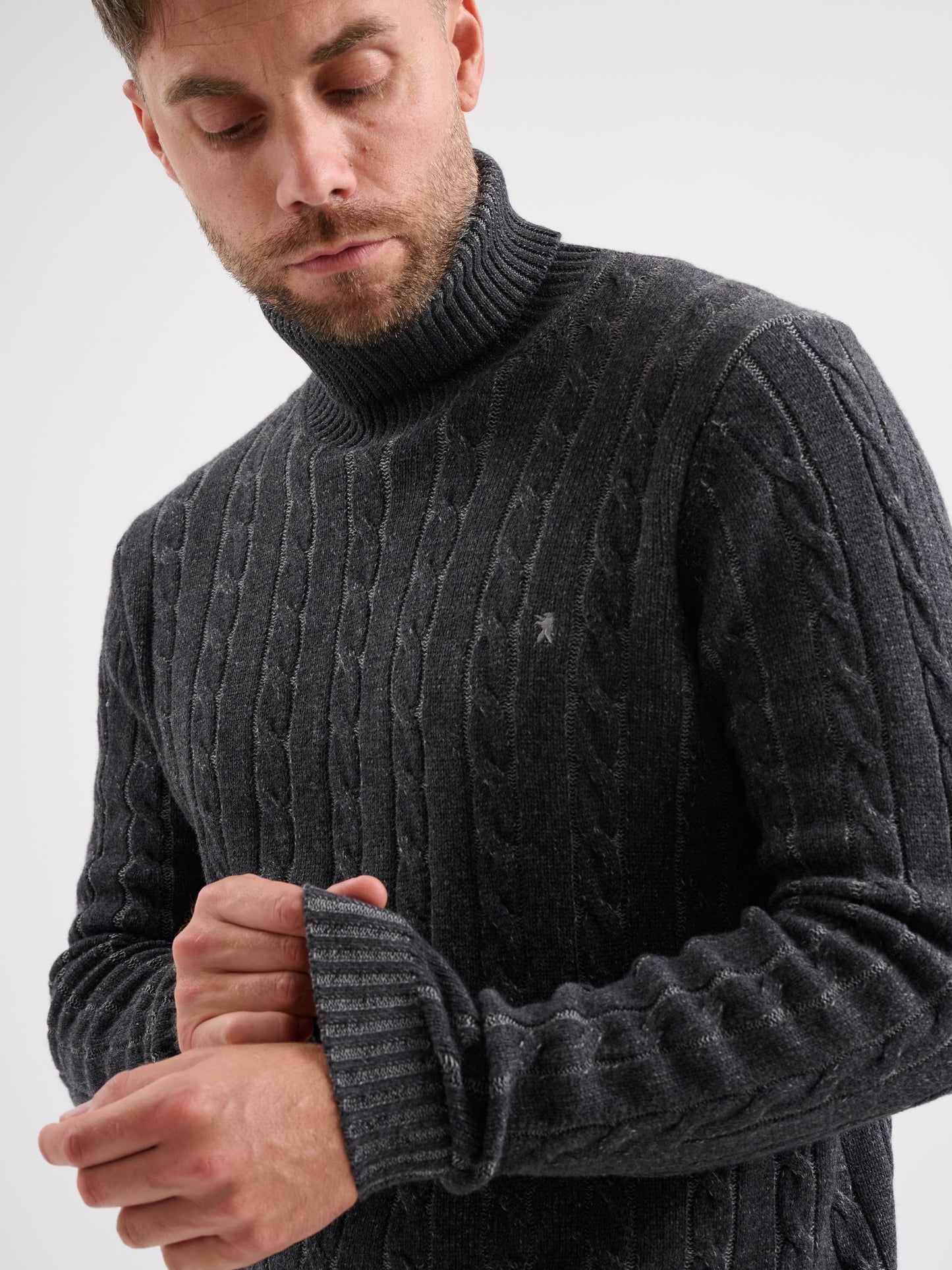 Maglia a collo alto in treccia