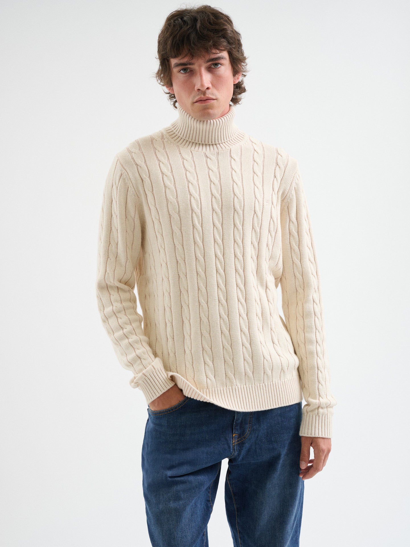 Maglia a collo alto in treccia