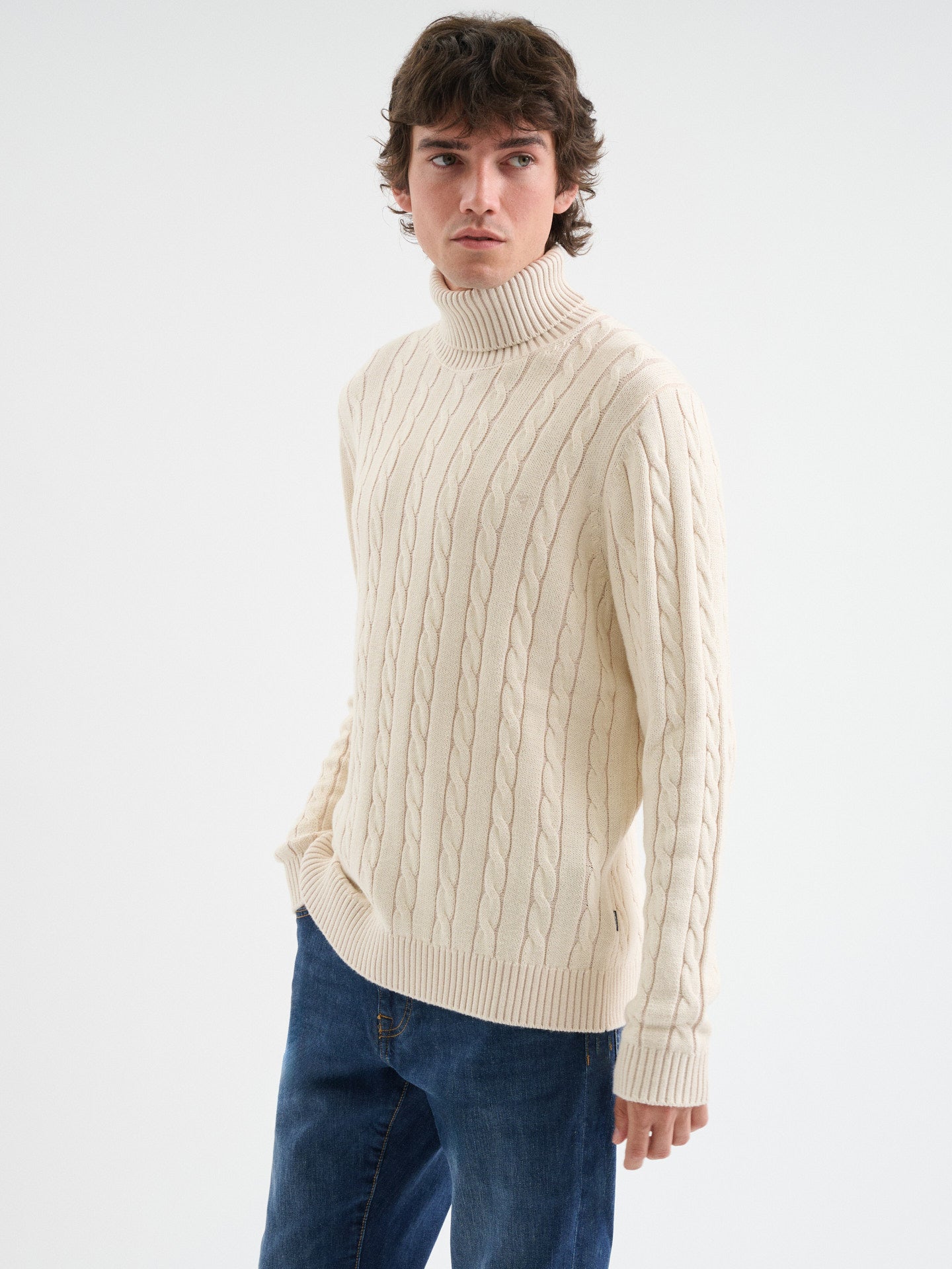 Maglia a collo alto in treccia