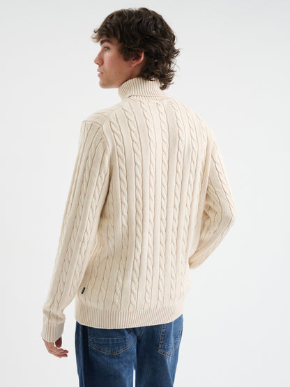 Maglia a collo alto in treccia