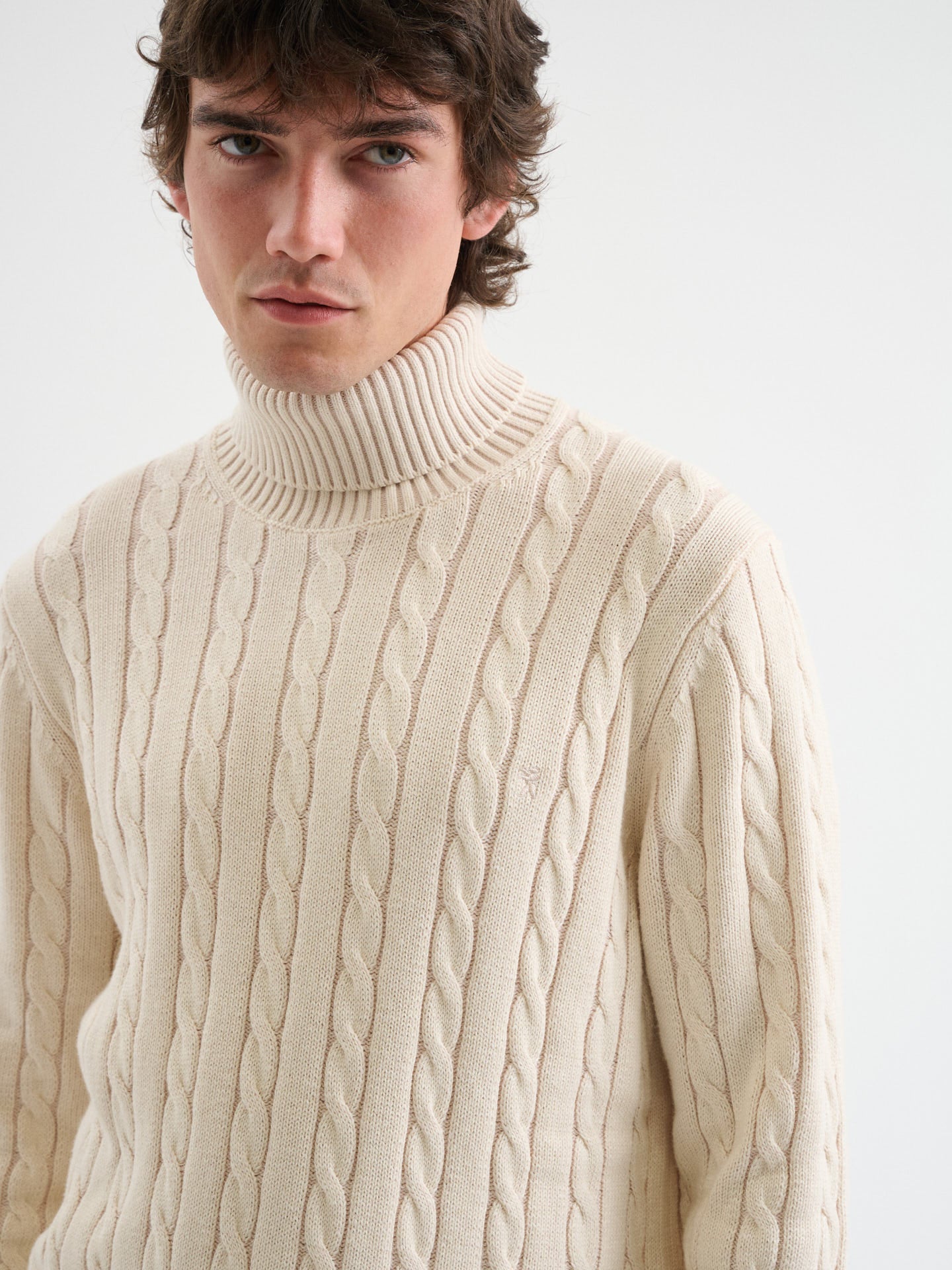 Maglia a collo alto in treccia