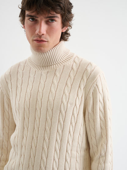 Maglia a collo alto in treccia